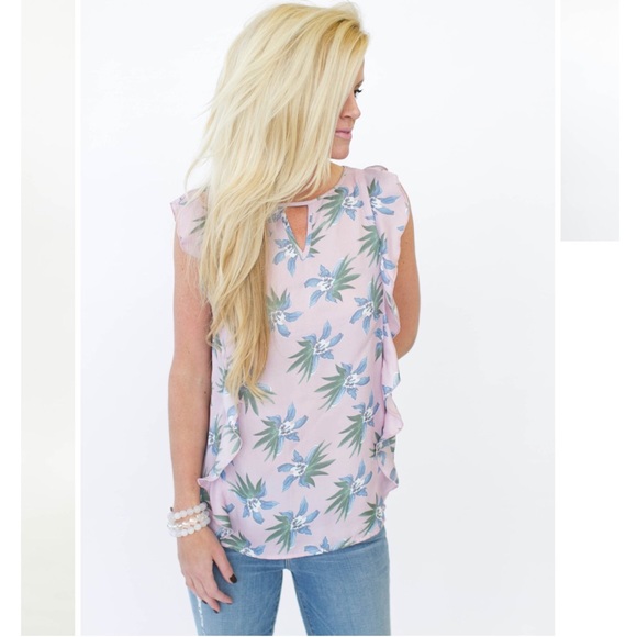 cupcakes & cashmere Tops - Cupcakes & Cashmere Sz Sm Floral Tank